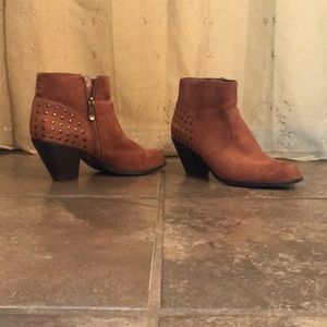 Sam and Libby, 7 1/2  light brown